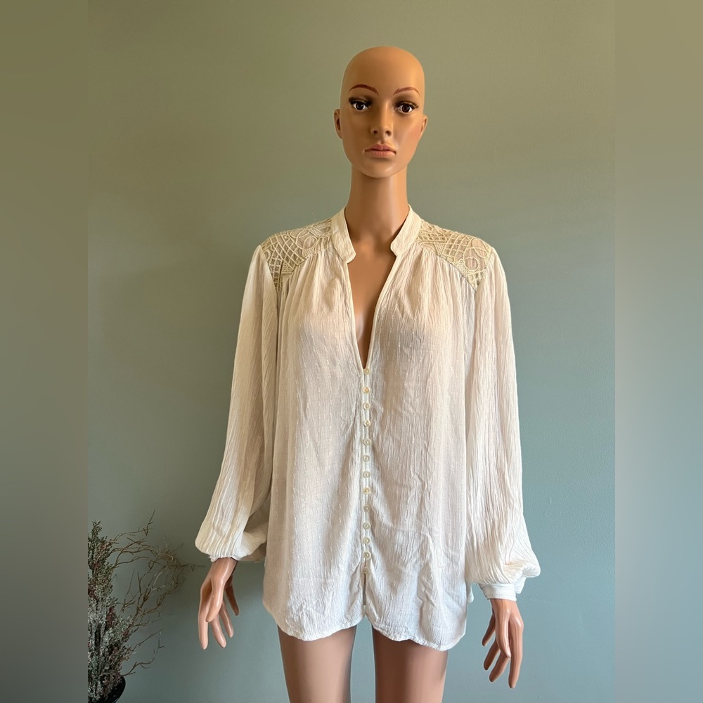 Free People Blouse with gold crochet Bohemian
Crochet
Lace size L